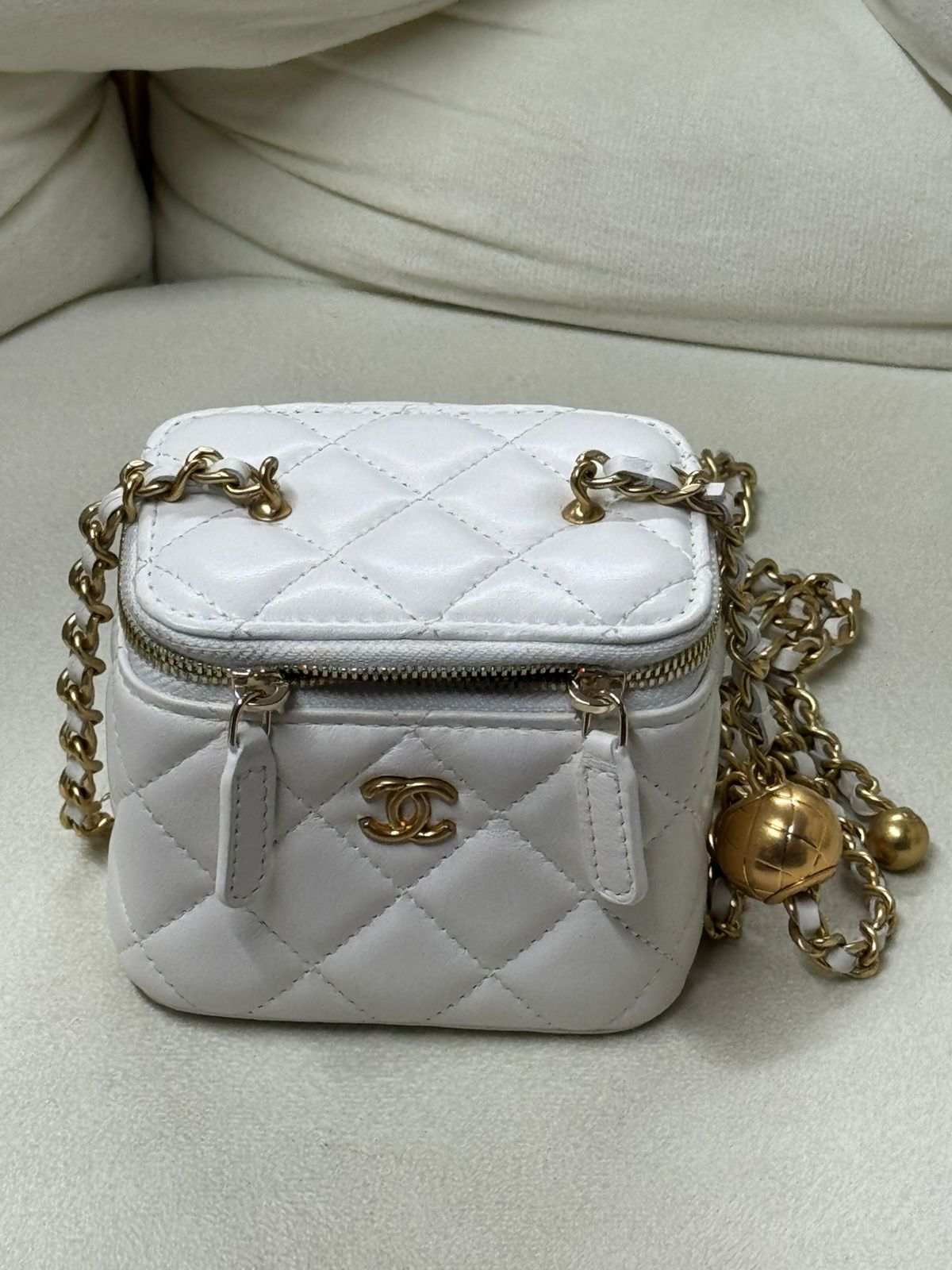 Small Vanity Case with Adjustable Gold Ball