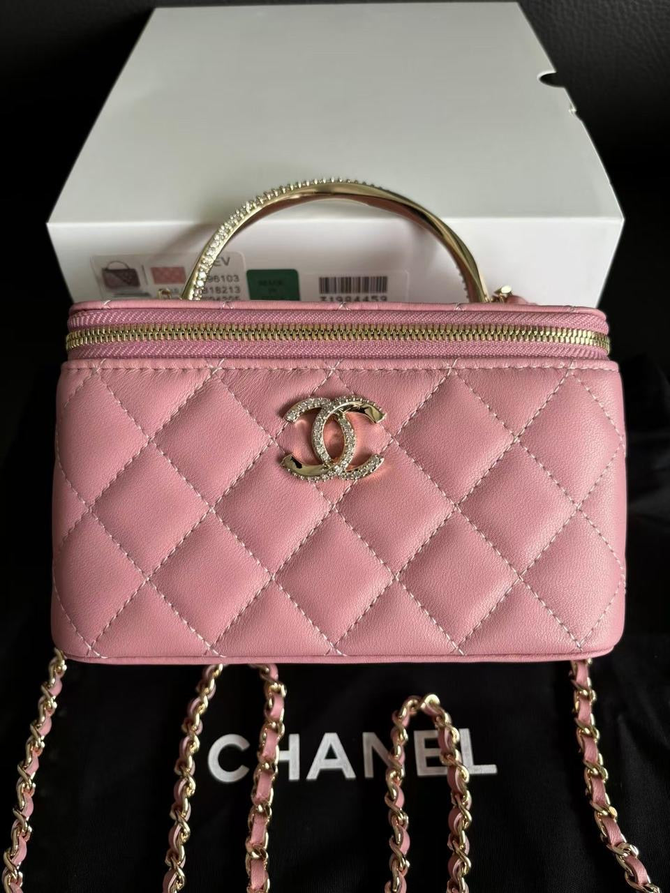 Quilted Bag with Gold Handle – Classic Elegance