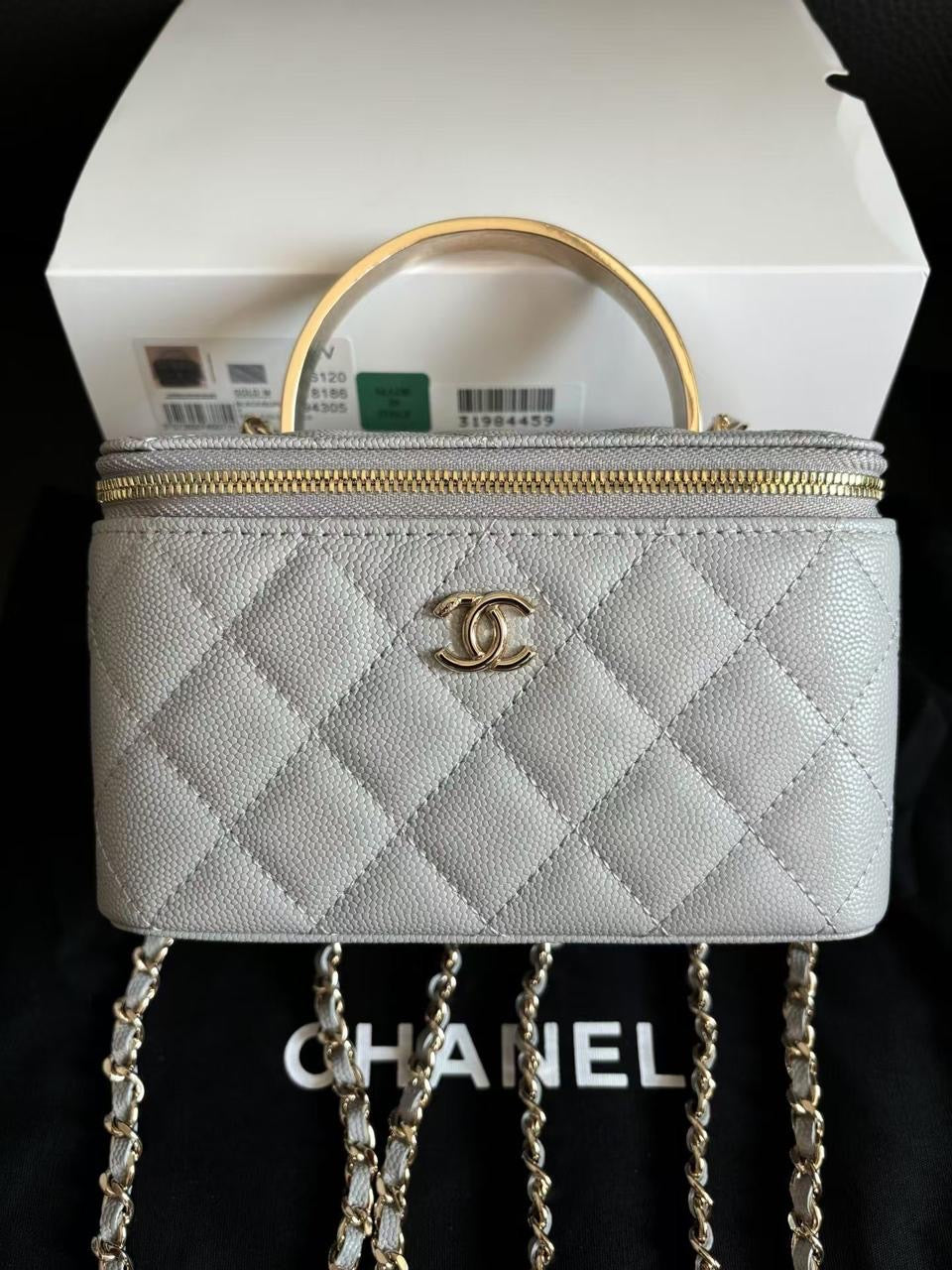 Quilted Bag with Gold Handle – Classic Elegance